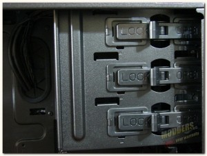 tooless optical drive locking mechanism