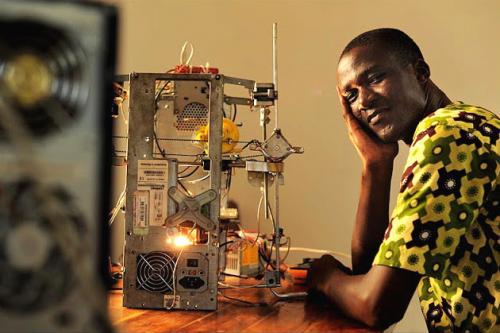 #INSPIRATION: West African Inventor Creates $100 3D Printer from E-Waste #inspiration, 3D printer, africa, DIY, togo 1